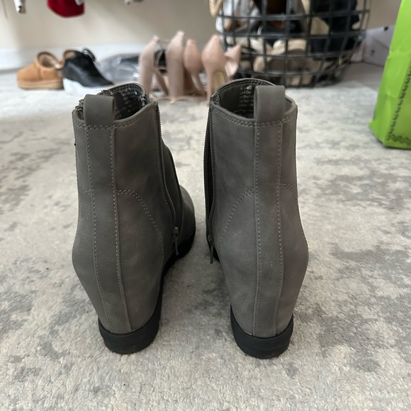 Gray Platform Bootie - Picture 4 of 6